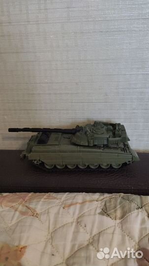 Танк игрушечный
