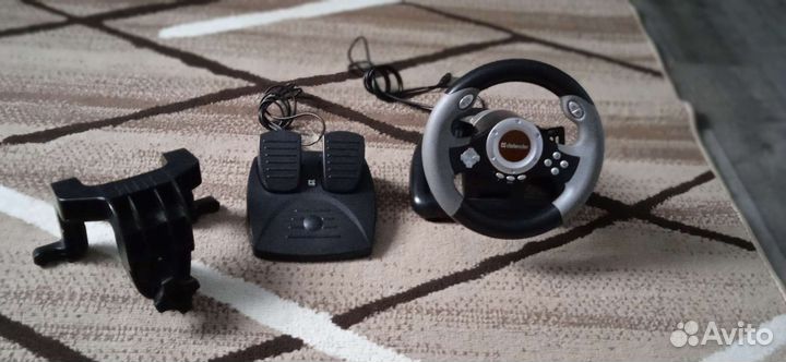 Игровой руль с педалями