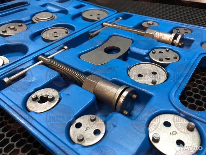 Набор для сведения тормозных цилиндров 18пр Эврика