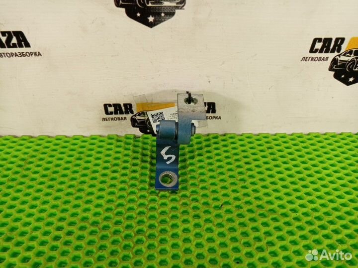 Петля двери верхняя правая R Volkswagen Tiguan