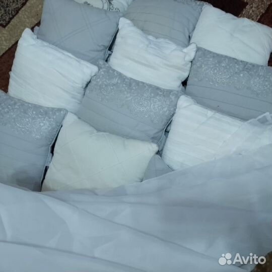 Бортики в кроваткус балдахином