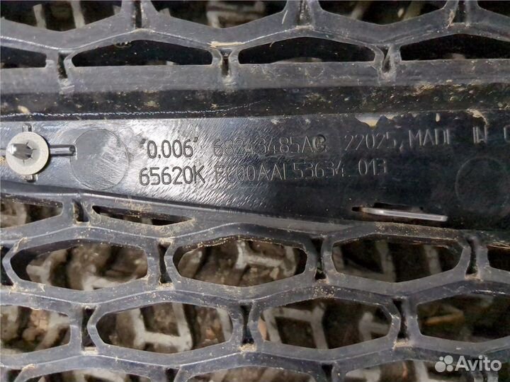 Решетка радиатора Chrysler Pacifica, 2020