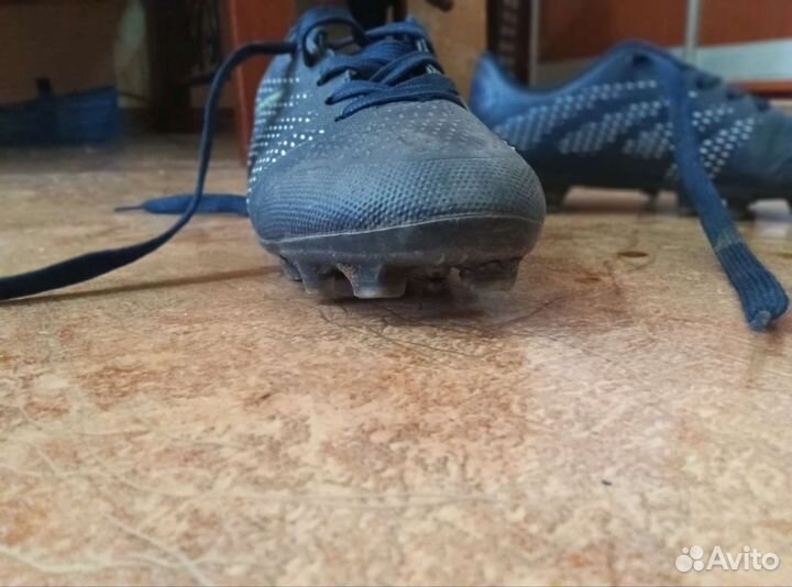 Детские футбольные бутсы