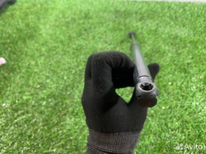 Амортизатор капота Audi A8 D3 BVJ 2009