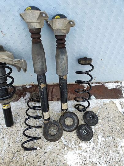 Комплект стоек audi A 4 b8