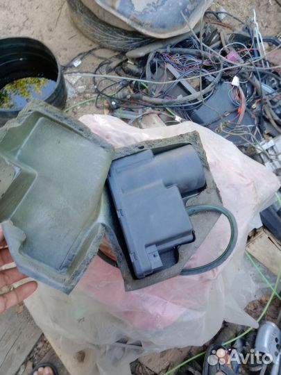 Компрессор центрального замка Ауди 100 с4