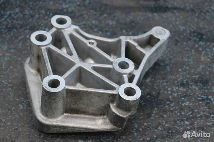 Кронштейн опоры двигателя Volvo S40 (Вольво S40) V