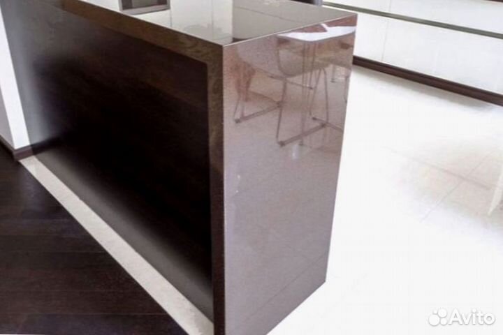 Барная стойка для приемной кварцевого агломерата