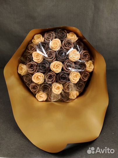 Букет - 37 Роз из Трёх Видов Шоколада
