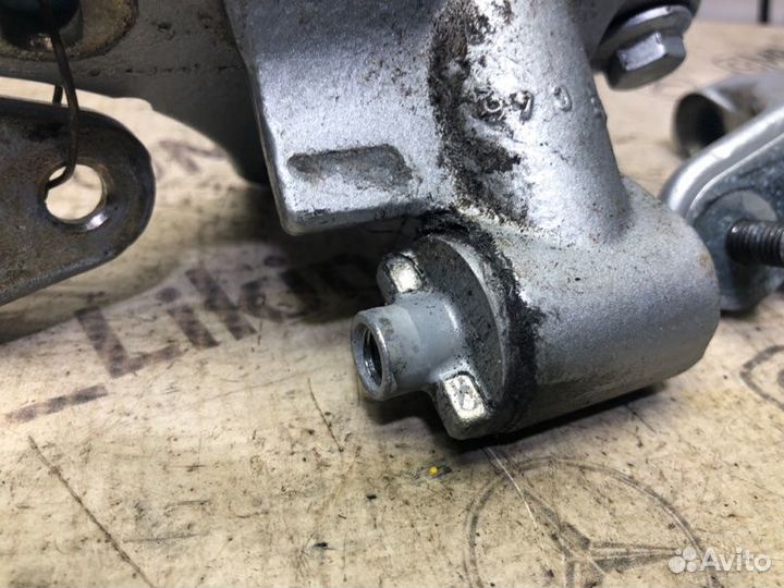 Петли двери передние правые Mercedes Ml W164