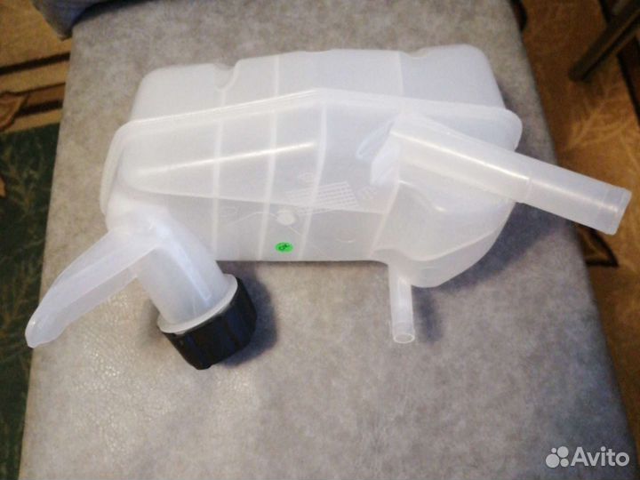 Бачек охлаждающей жидкости reno megan 2