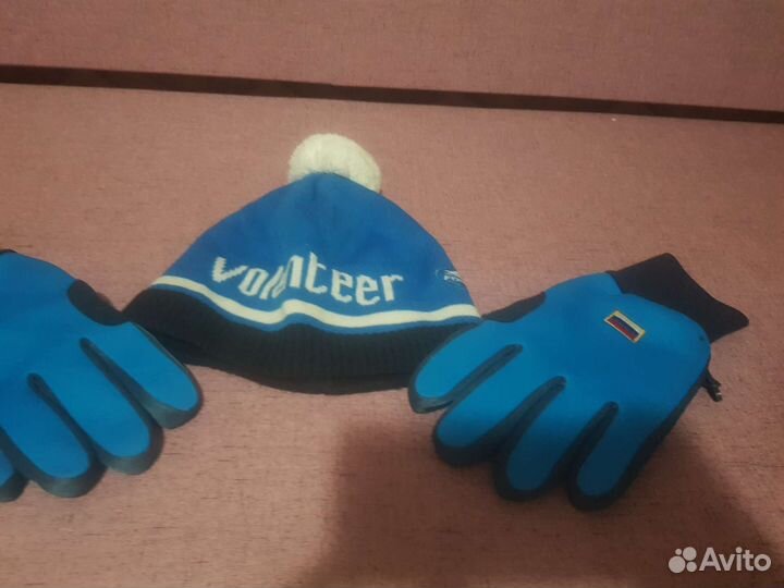 Шапка и перчатки волонтёр