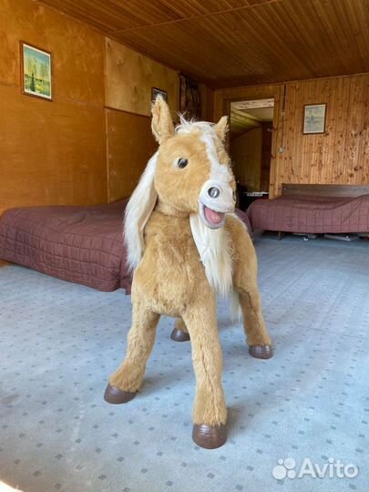 Интерактивная лошадь Карамелька