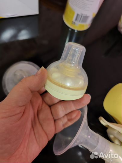 Молокоотсос medela ручной