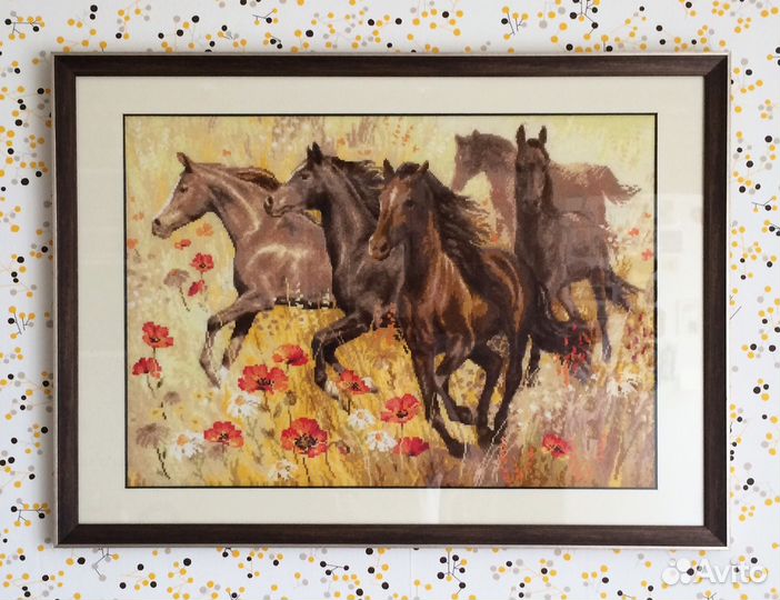Картина вышивка «Табун лошадей»