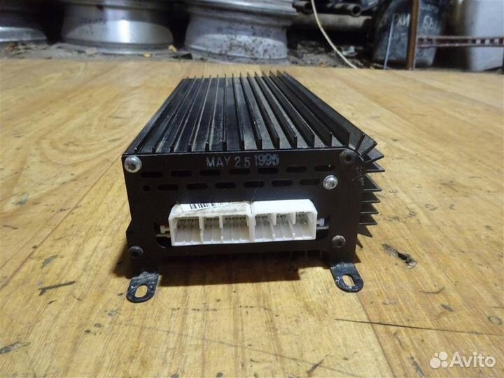 Усилитель акустической системы Jeep Grand Cheroke