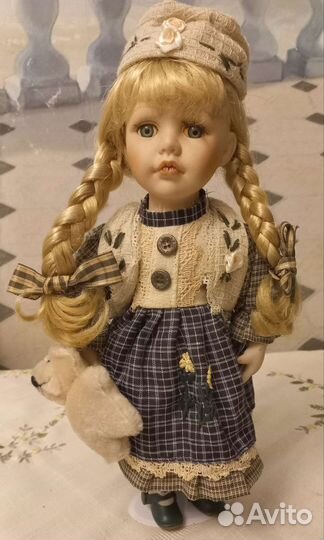 Кукла фарфоровая