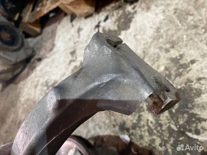 Поворотный кулак передний левый Audi A4 B8 1.8 T