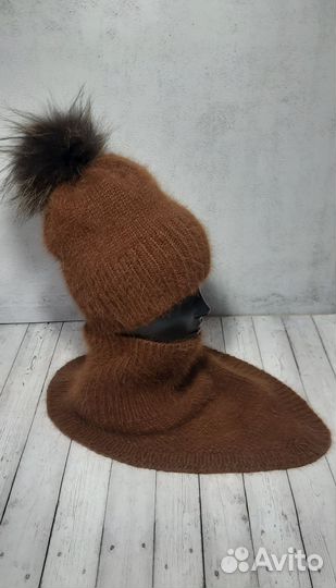 Шапка вязанная женская и манишка