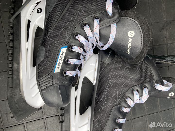 Коньки хоккейные размер 36