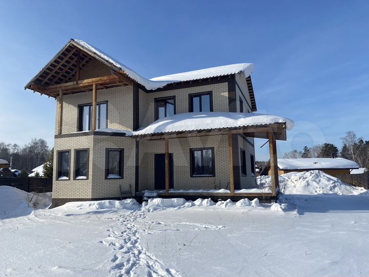 Коттедж 203 м² на участке 12 сот.