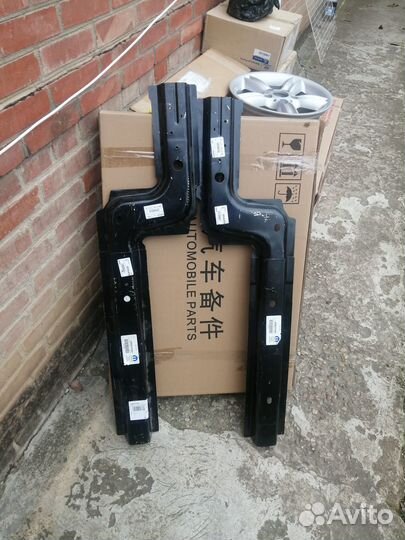 Новый усилитель пола правый Jeep Cherokee KL