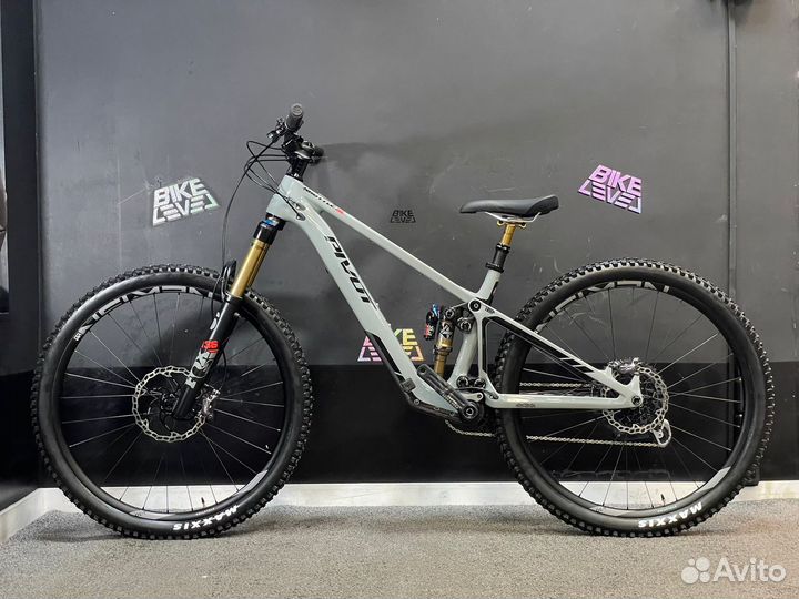 2023г E-mtb Pivot Shuttle SL Pro X01