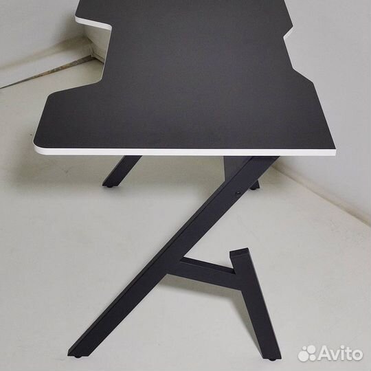 Компьютерный стол игровой