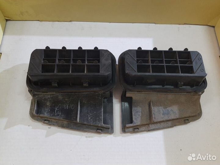 Toyota Hilux8 Решётка вентиляции салона лево право