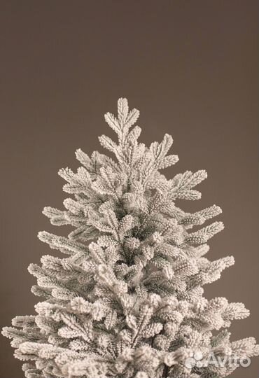 Елка искусственная заснеженная