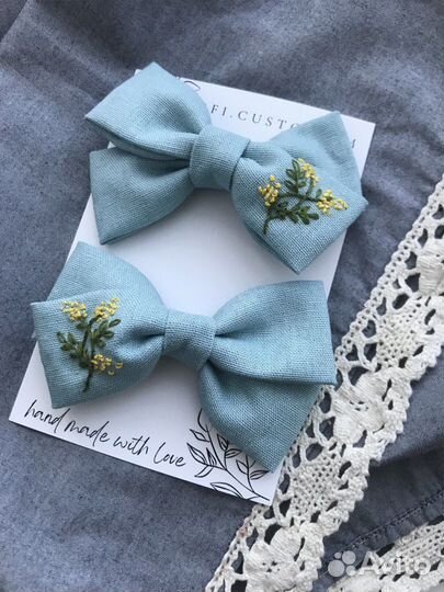Бант с вышивкой ручной работы под заказ