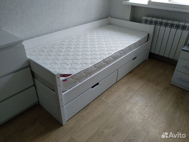 Кровать из массива