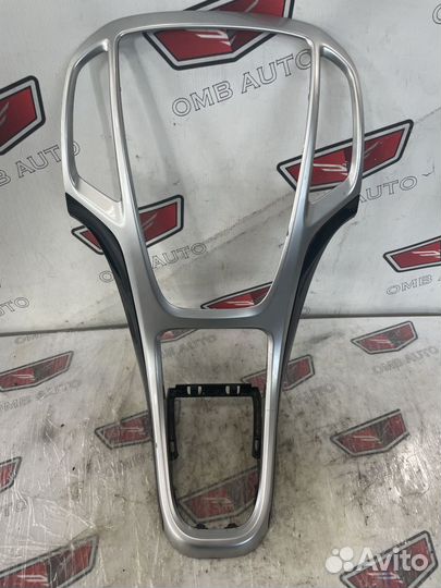 Накладка торпедо центральная Опель Астра J GTC