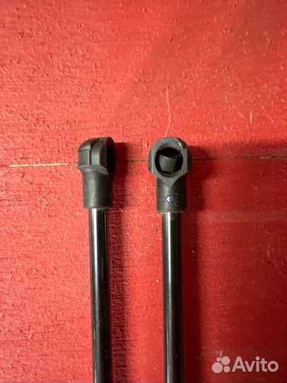 Амортизатор крышки багажника Nissan Note E13