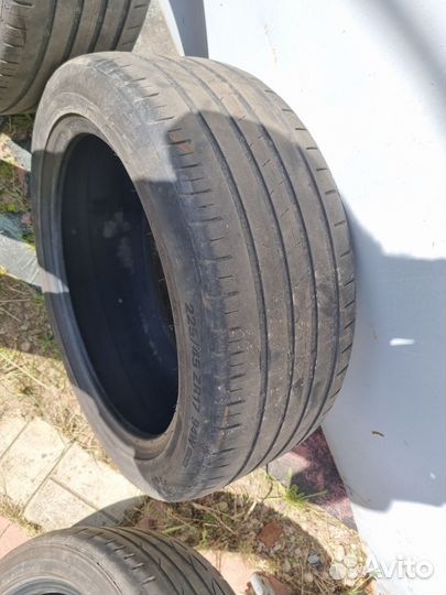 Kumho Ecsta HS51 225/45 R17 94