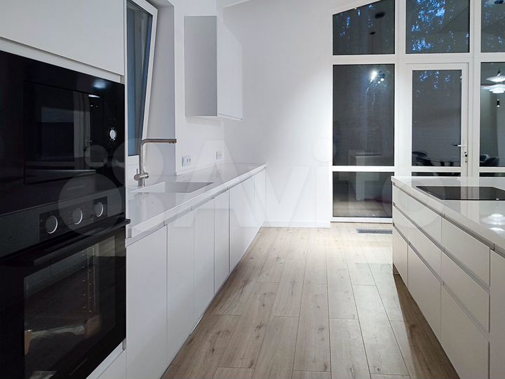 Дом 261,2 м² на участке 8,7 сот.