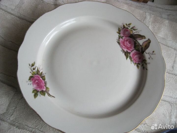 Тарелки фарфоровые разные