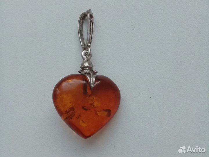 Кулон из янтаря