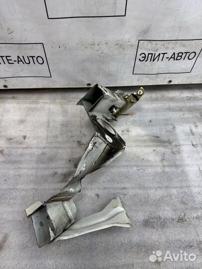 Часть телевизора левый Audi A1 8X 2012