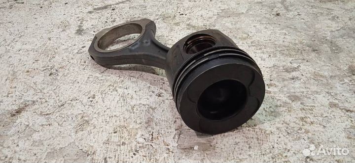 Поршень с шатуном Мерседес