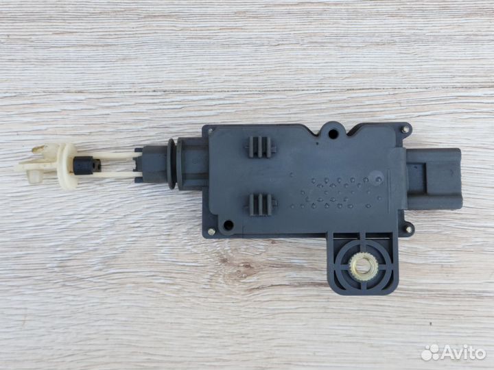 Активатор замка багажника Nissan Almera N16