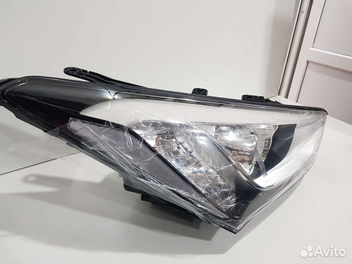 Фара правая галоген Hyundai Santa Fe 2 нов ориг