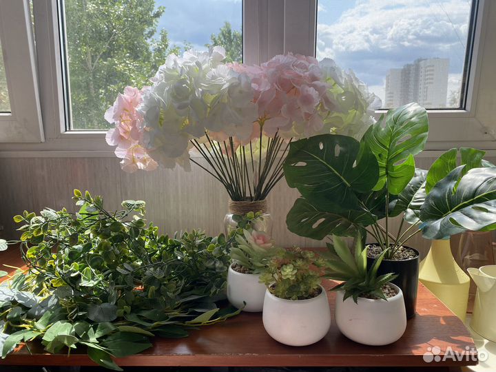 Пластмассовые цветы в горшках, лианы, гортензии