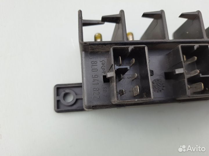 Блок предохранителей Skoda Octavia A4 Golf 4