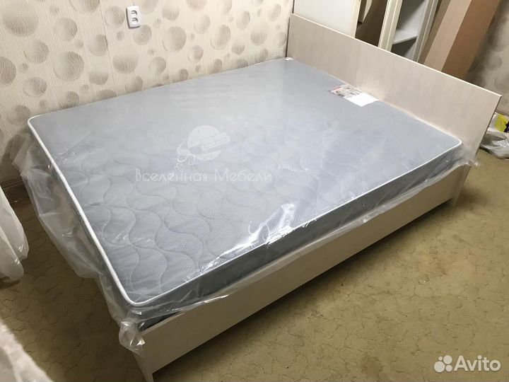 Кровать двуспальная