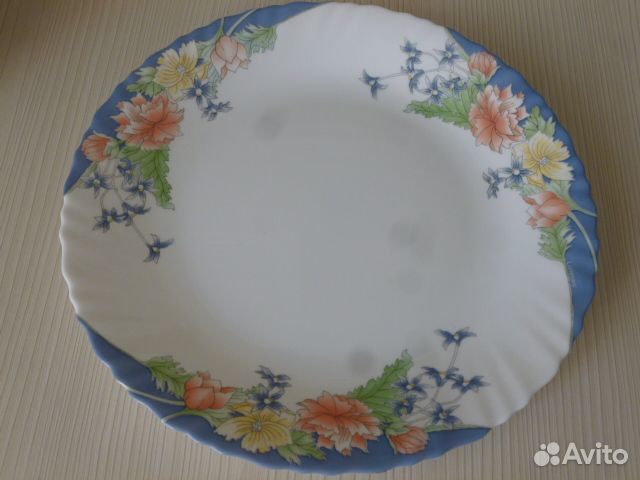 Блюда для подачи и тарелки