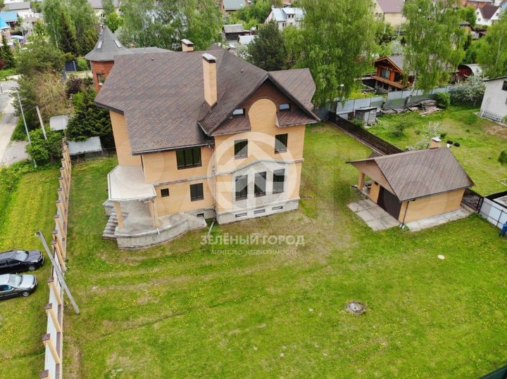 Дом 406,4 м² на участке 15 сот.