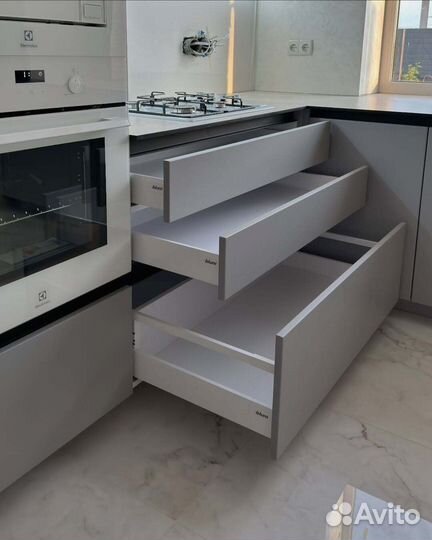 Угловой кухонный гарнитур