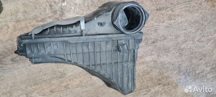 Корпус воздушного фильтра Volkswagen Touareg 7L