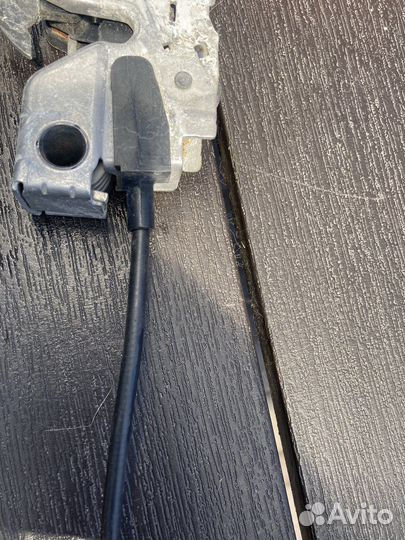 Трос замка капота skoda rapid 1